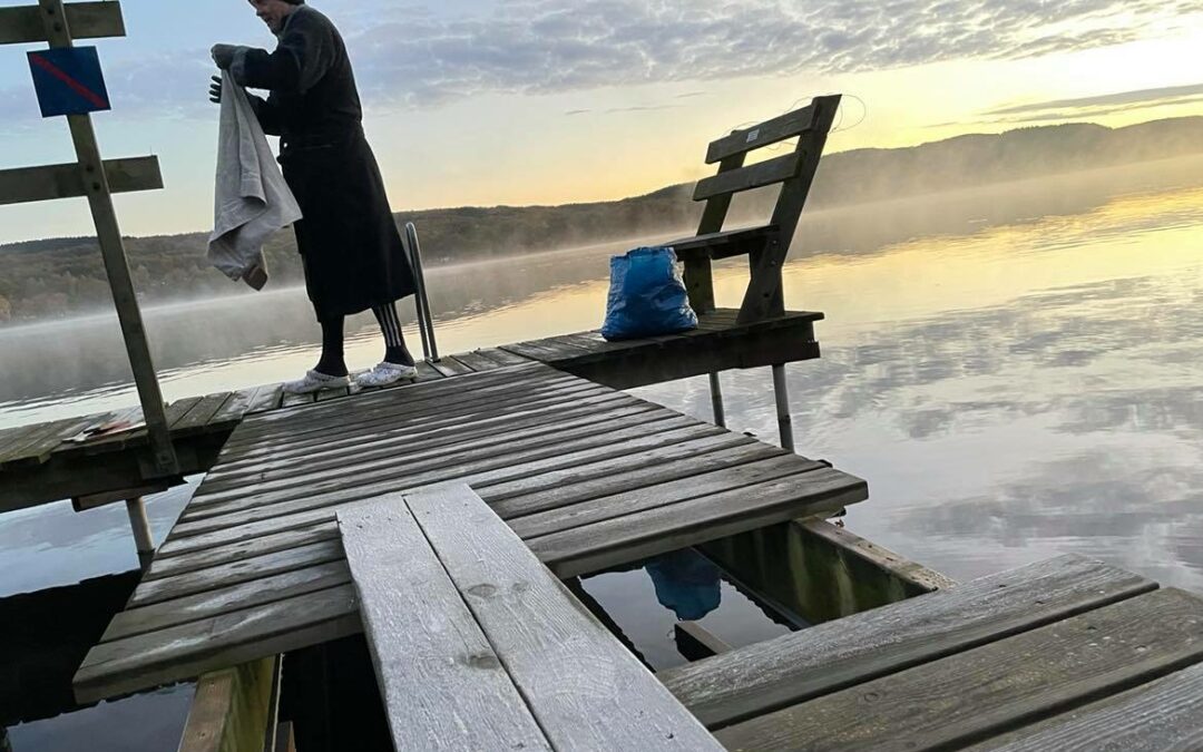Måndag Morgon vid sjön